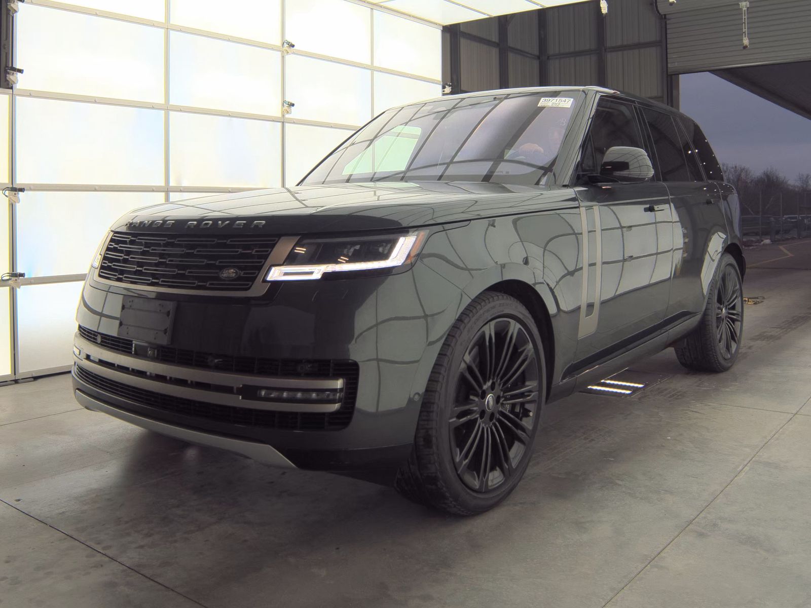 2023 Land Rover Range Rover SE's photo