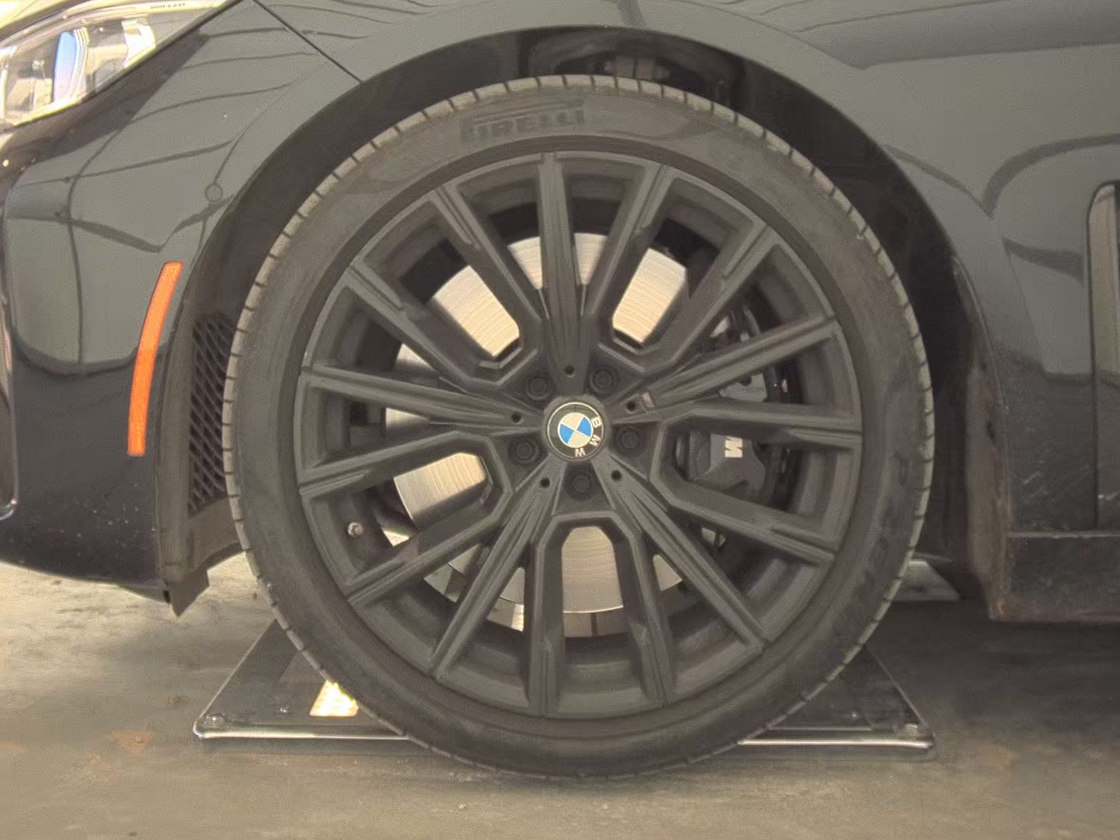 2022 BMW 7 Series M760i xDrive AWD