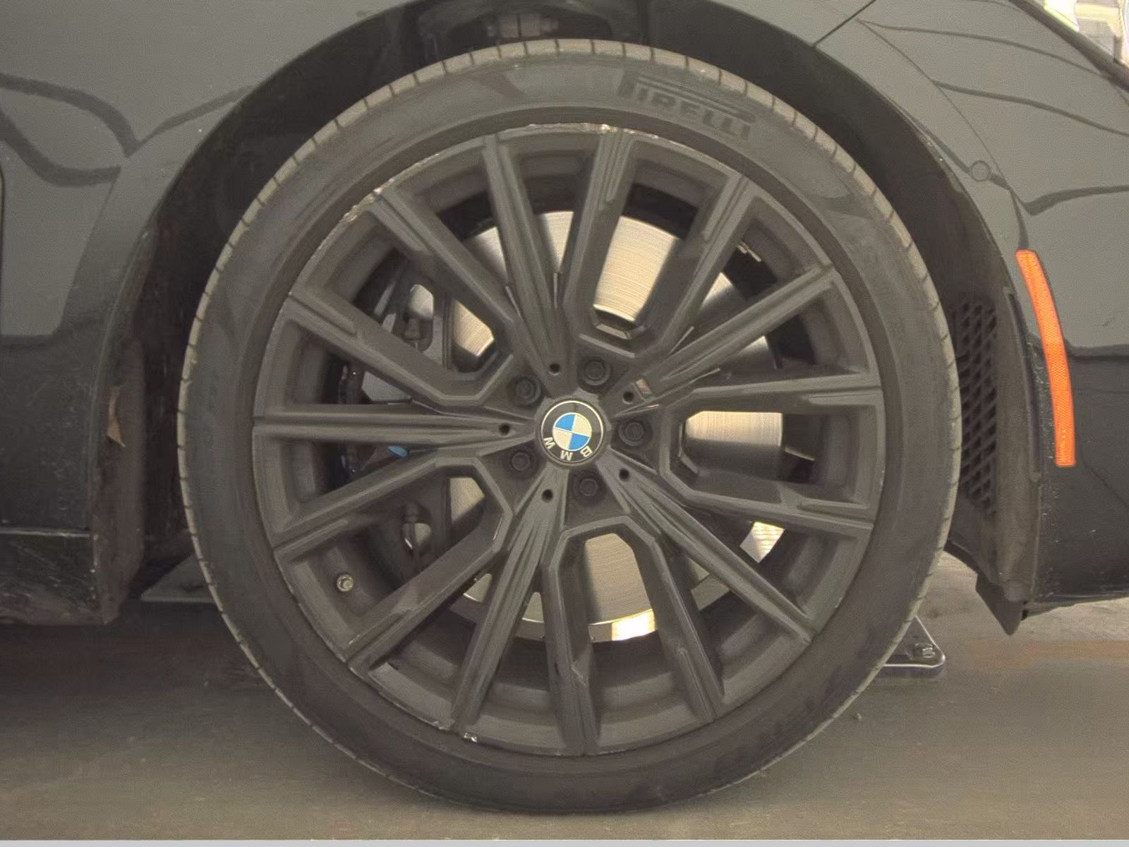 2022 BMW 7 Series M760i xDrive AWD