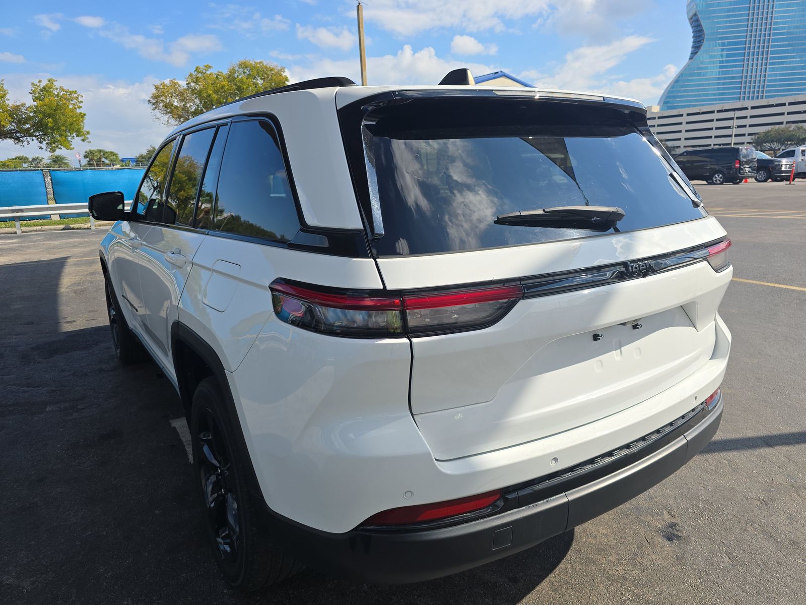 2023 Jeep Grand Cherokee Altitude RWD