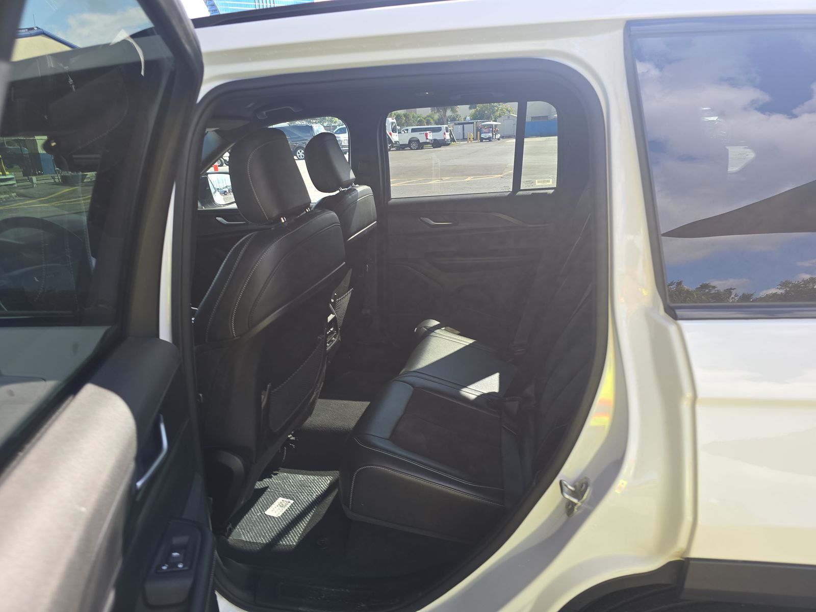 2023 Jeep Grand Cherokee Altitude RWD