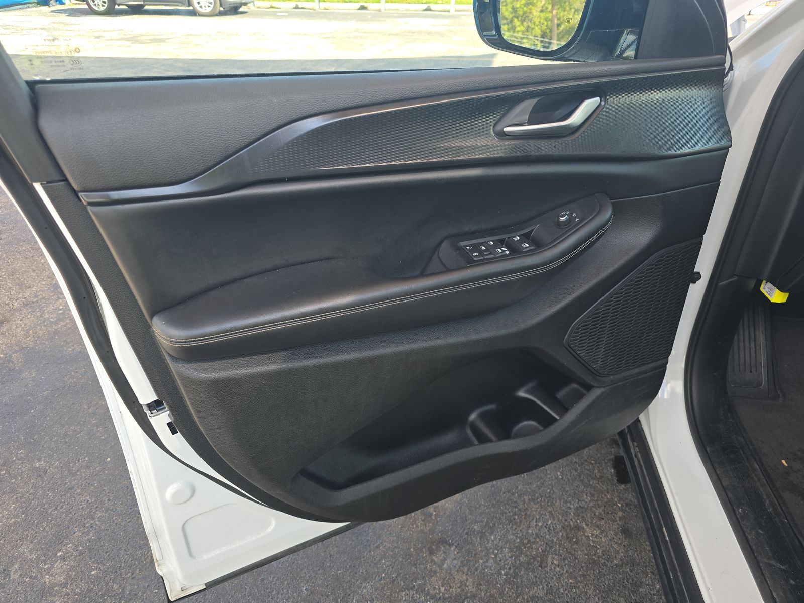 2023 Jeep Grand Cherokee Altitude RWD