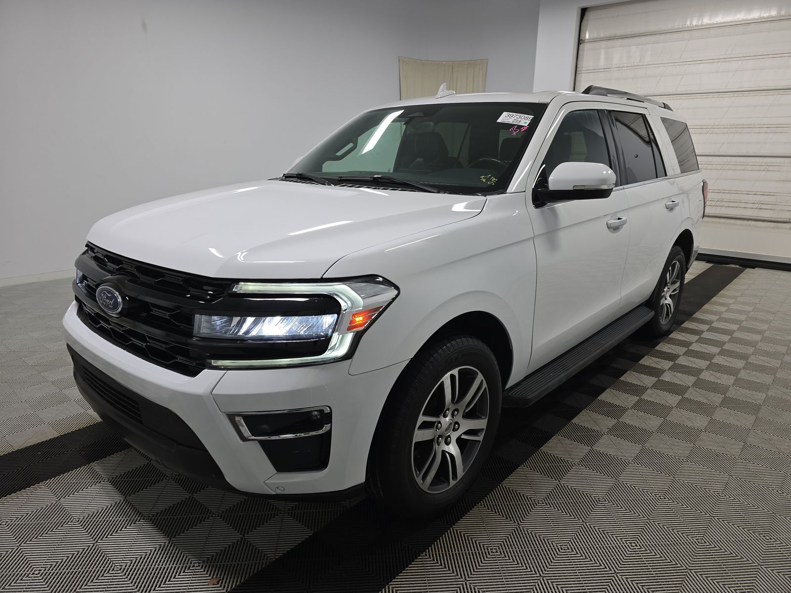 2024 Ford Expedition Limited's photo