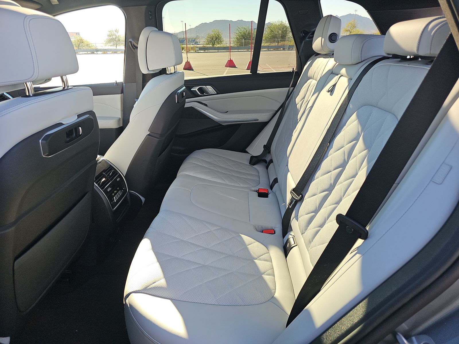 2025 BMW X5 xDrive40i AWD