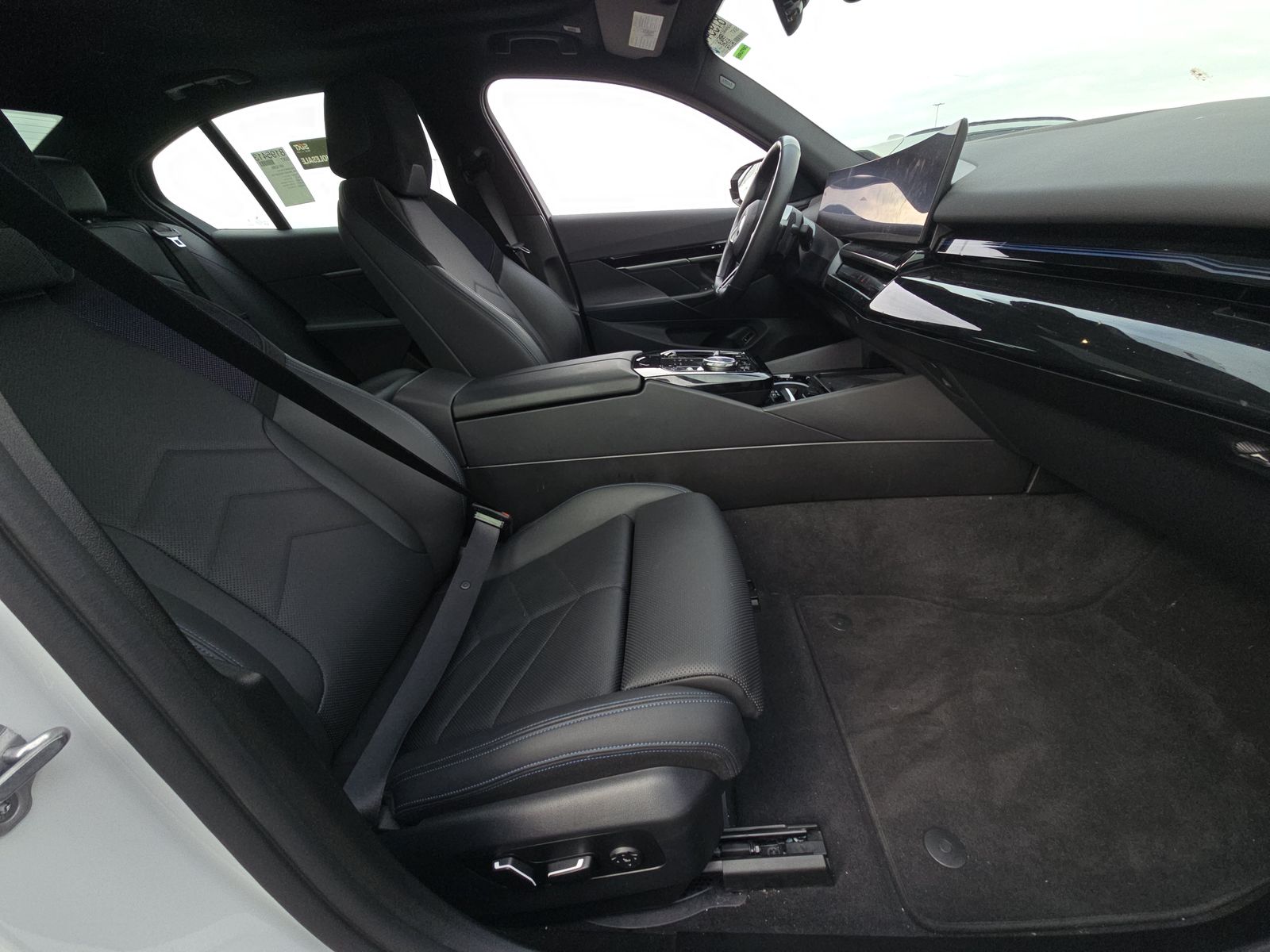 2025 BMW 5 Series 530i RWD