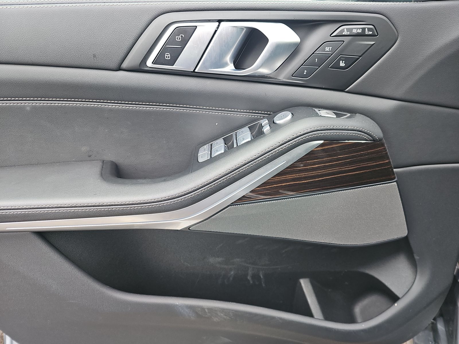 2025 BMW X7 xDrive40i AWD