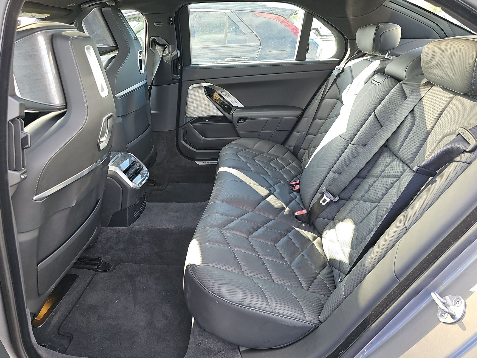 2025 BMW 7 Series 740i RWD