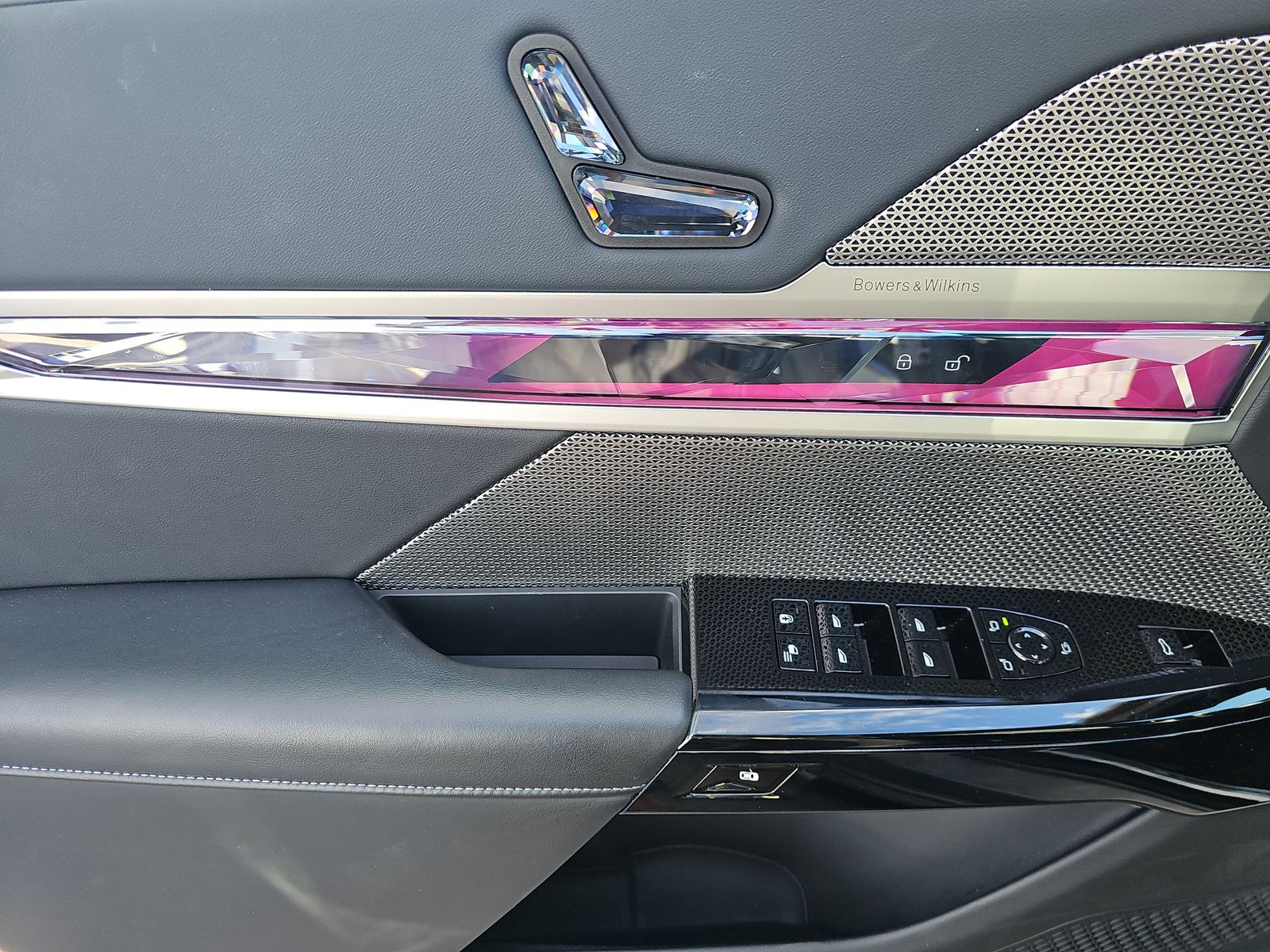 2025 BMW 7 Series 740i RWD