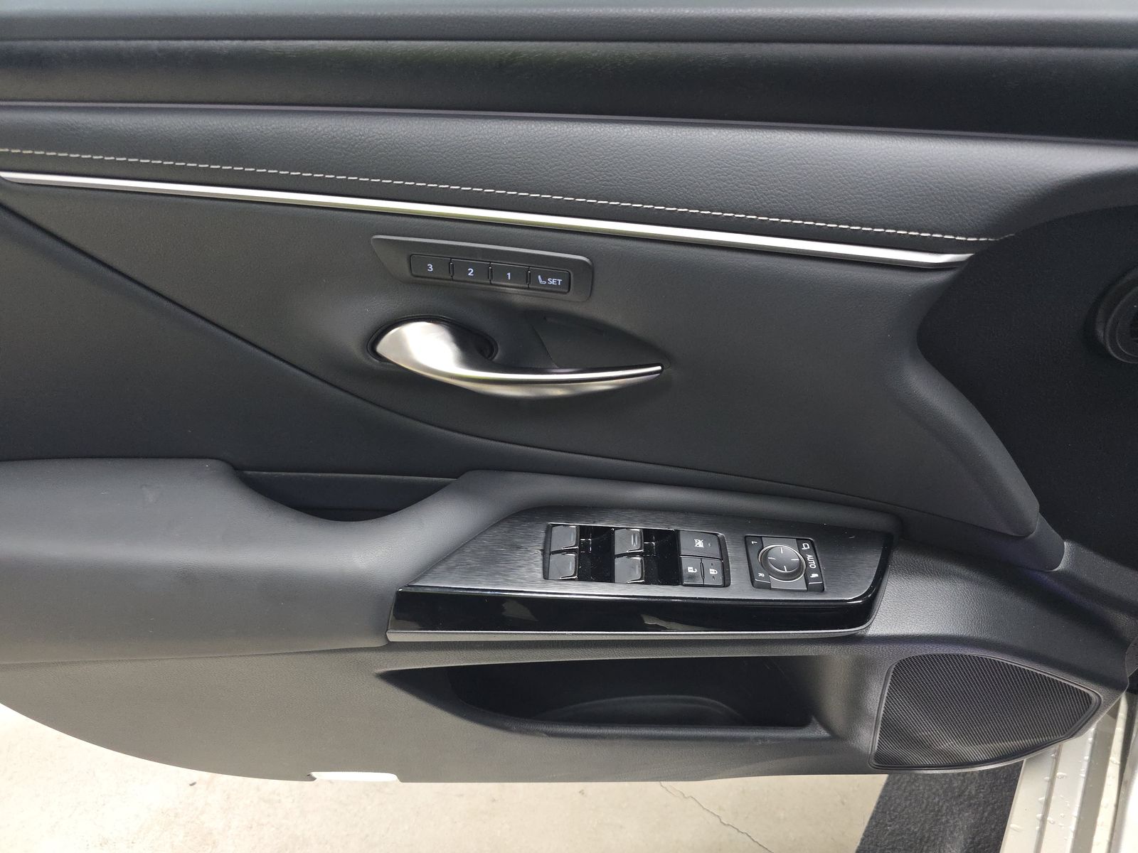 2025 Lexus ES ES 300h Luxury FWD