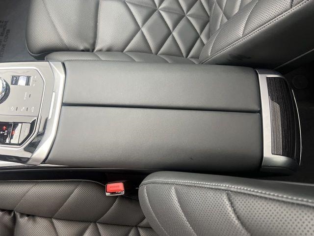 2025 BMW 7 Series 740i xDrive AWD