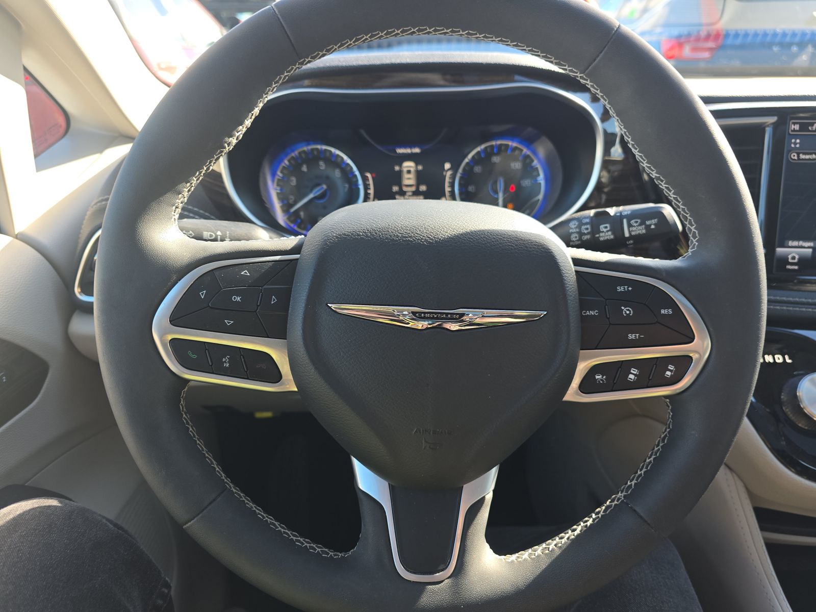 2023 Chrysler Pacifica Limited FWD