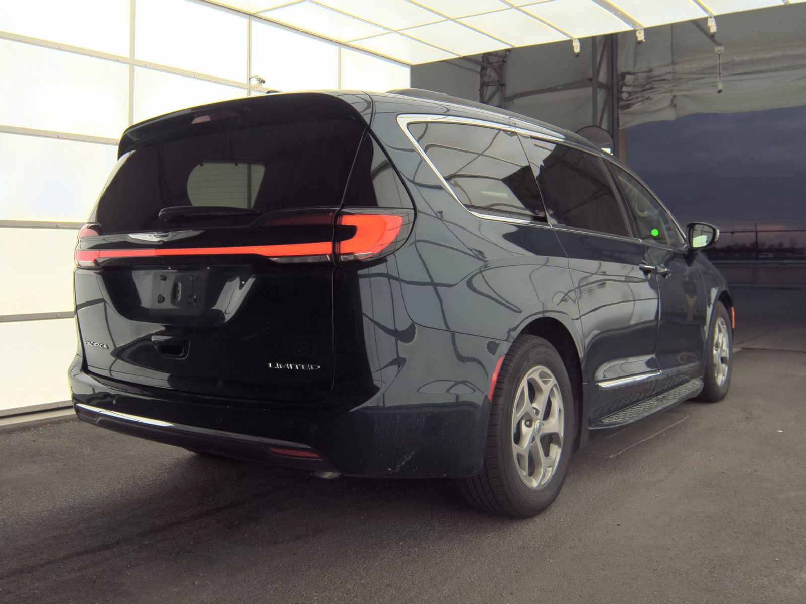 2023 Chrysler Pacifica Limited FWD