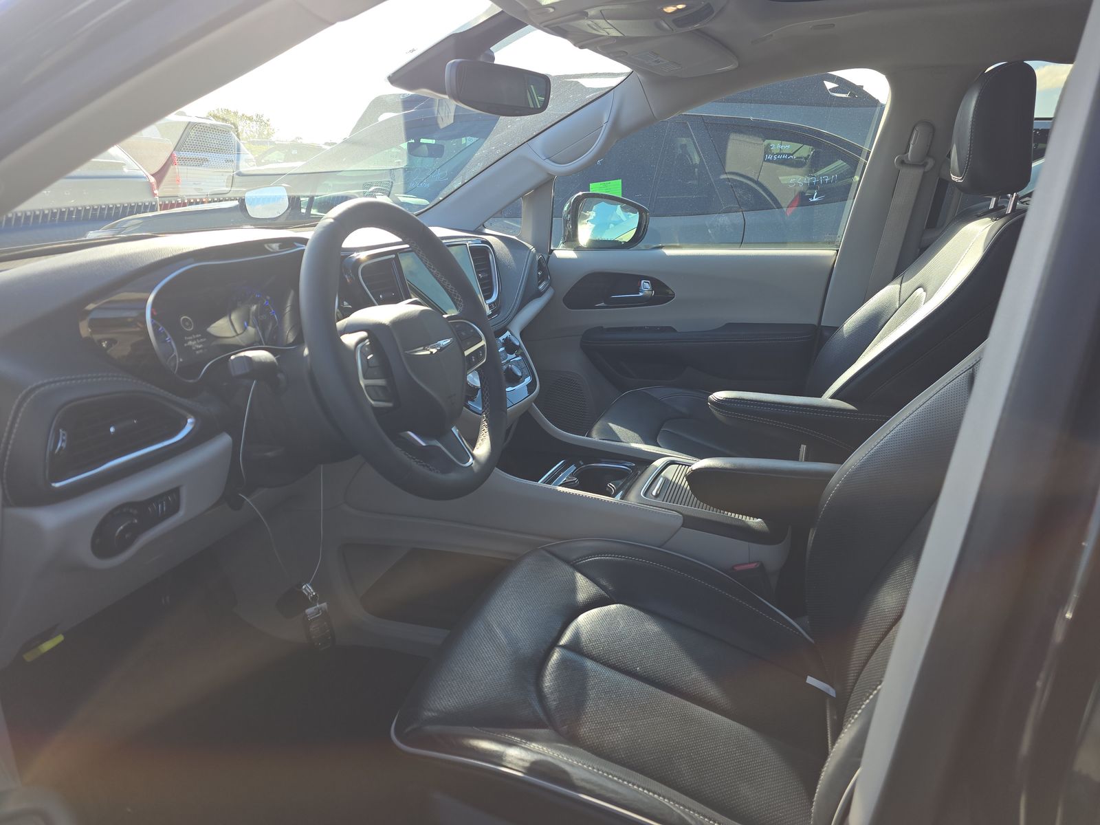 2023 Chrysler Pacifica Limited FWD