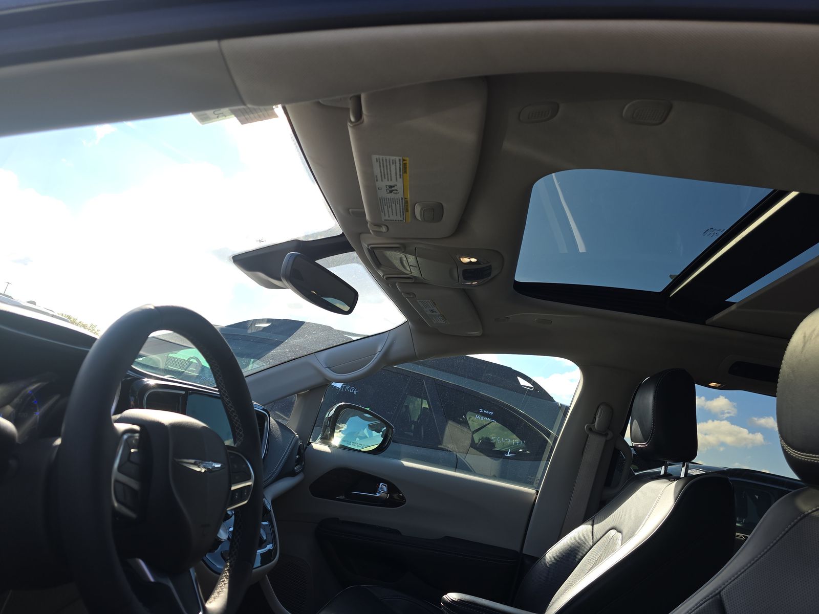 2023 Chrysler Pacifica Limited FWD