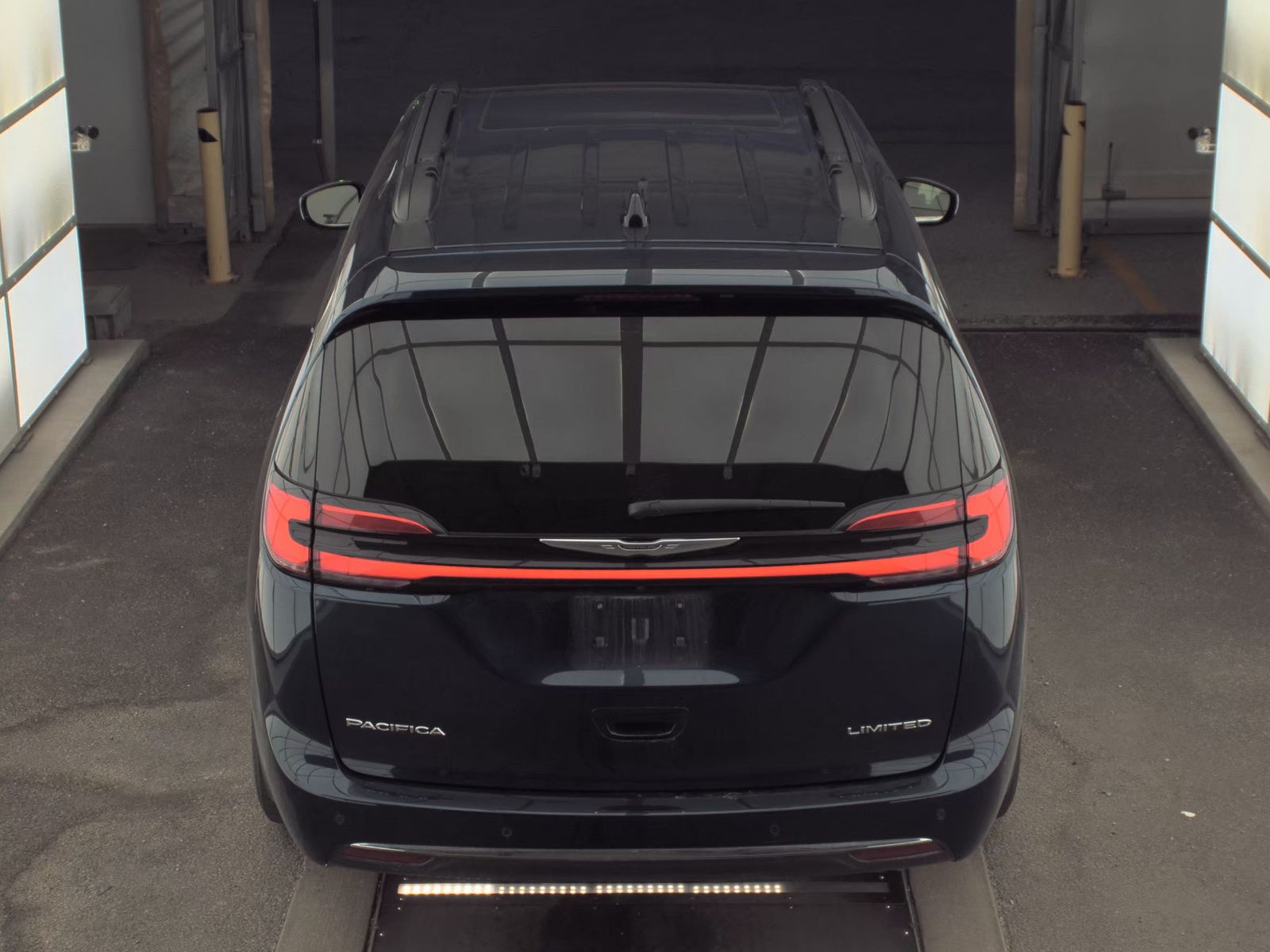 2023 Chrysler Pacifica Limited FWD