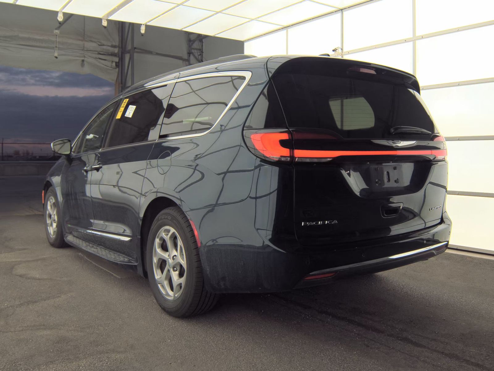 2023 Chrysler Pacifica Limited FWD