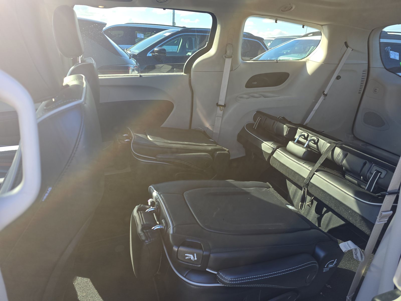 2023 Chrysler Pacifica Limited FWD