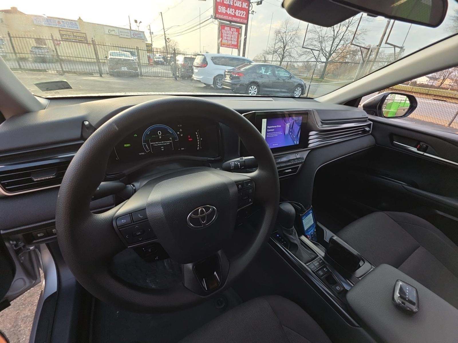 2025 Toyota Camry LE FWD