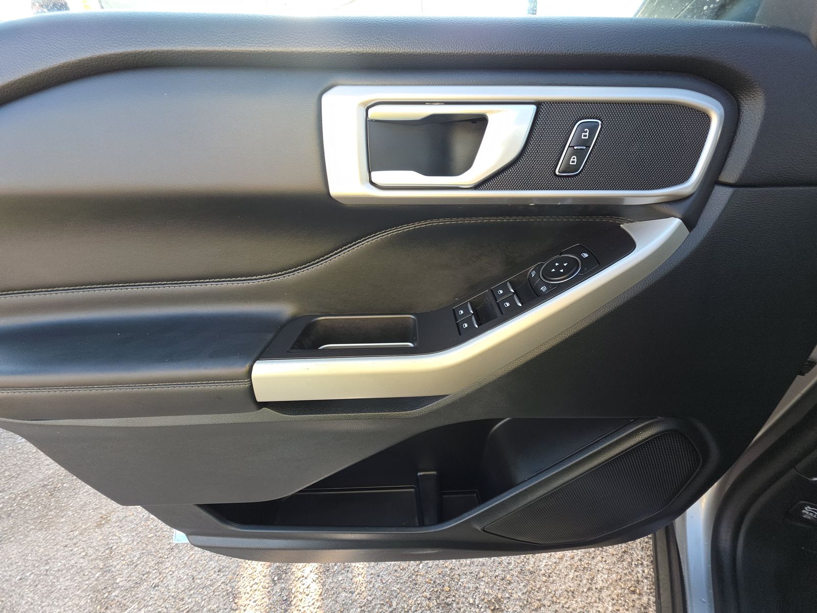 2023 Ford Explorer XLT RWD