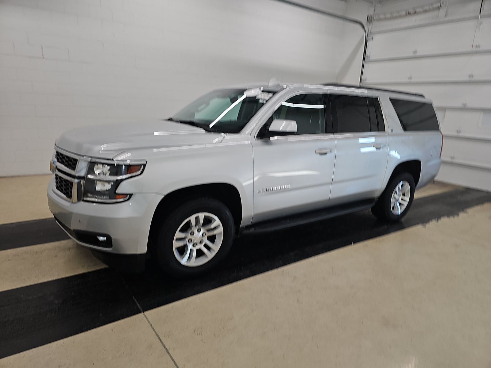 2018 Chevrolet Suburban LT's photo