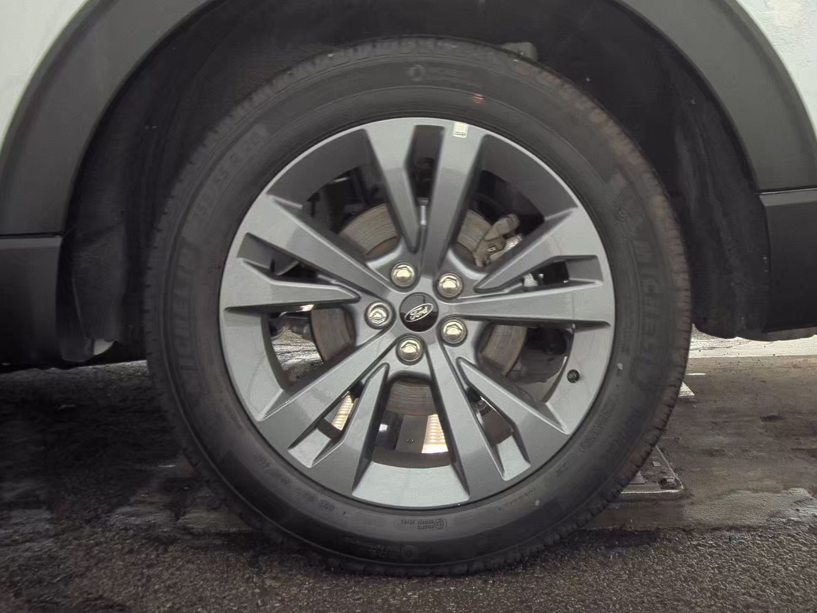 2025 Ford Explorer Active AWD