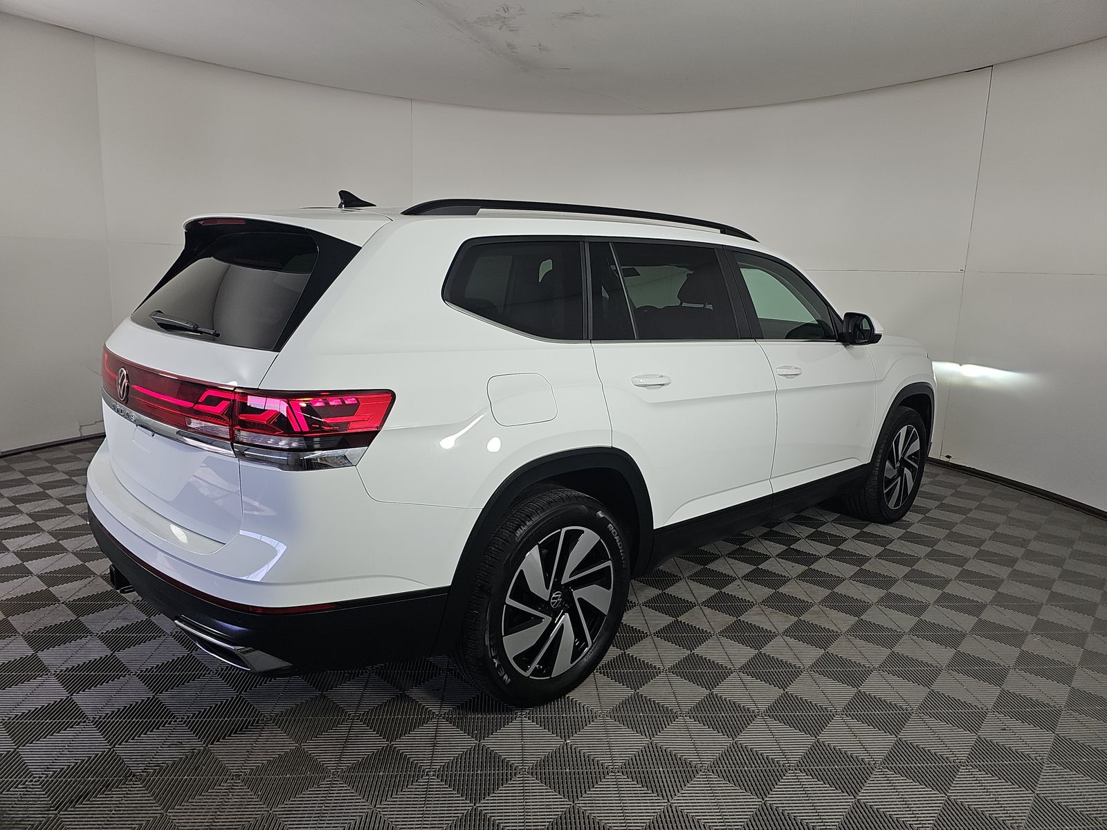 2024 Volkswagen Atlas 2.0T SE FWD
