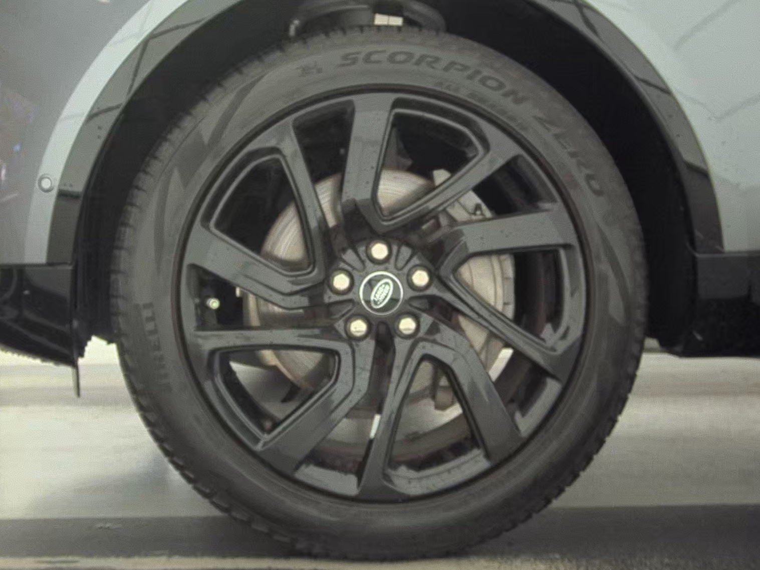 2023 Land Rover Discovery R-Dynamic S AWD