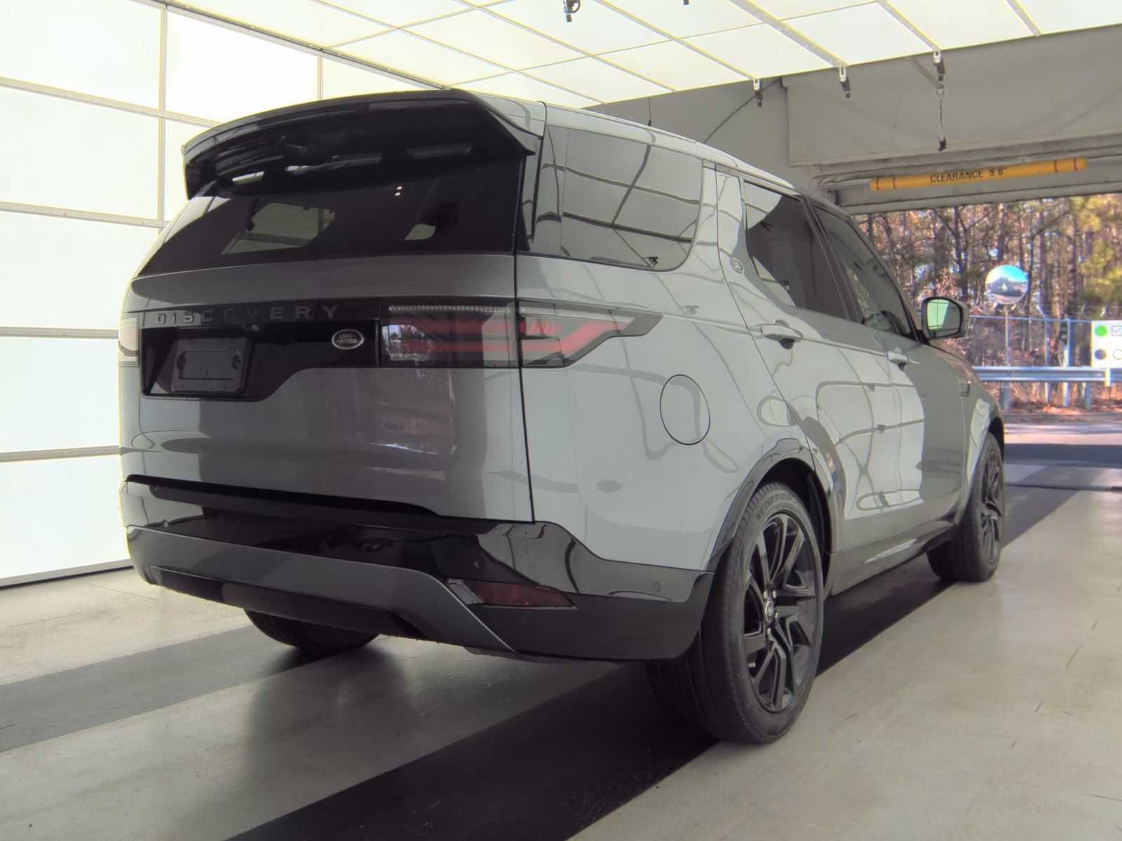 2023 Land Rover Discovery R-Dynamic S AWD