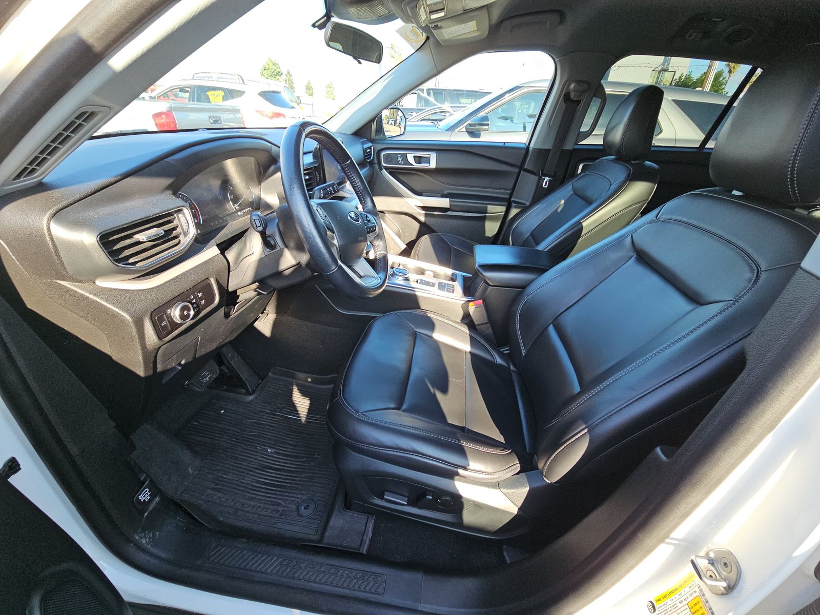 2023 Ford Explorer XLT RWD