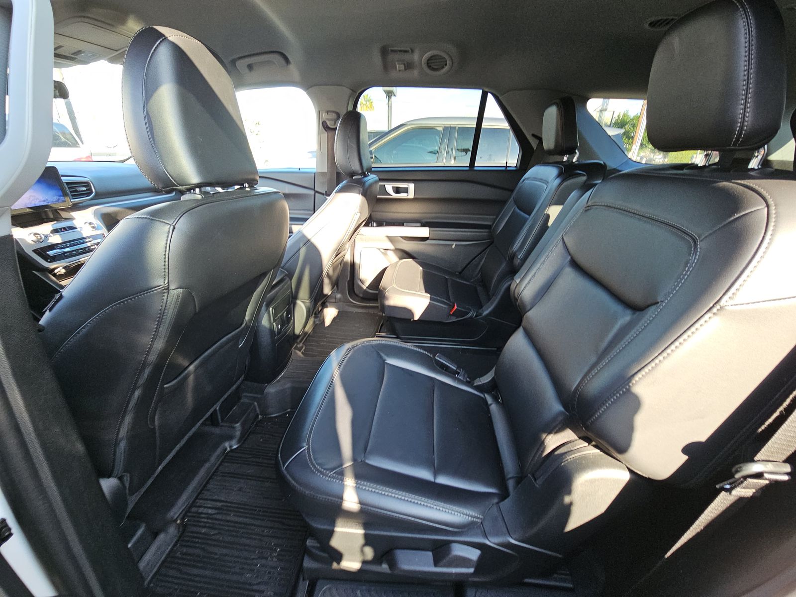 2023 Ford Explorer XLT RWD