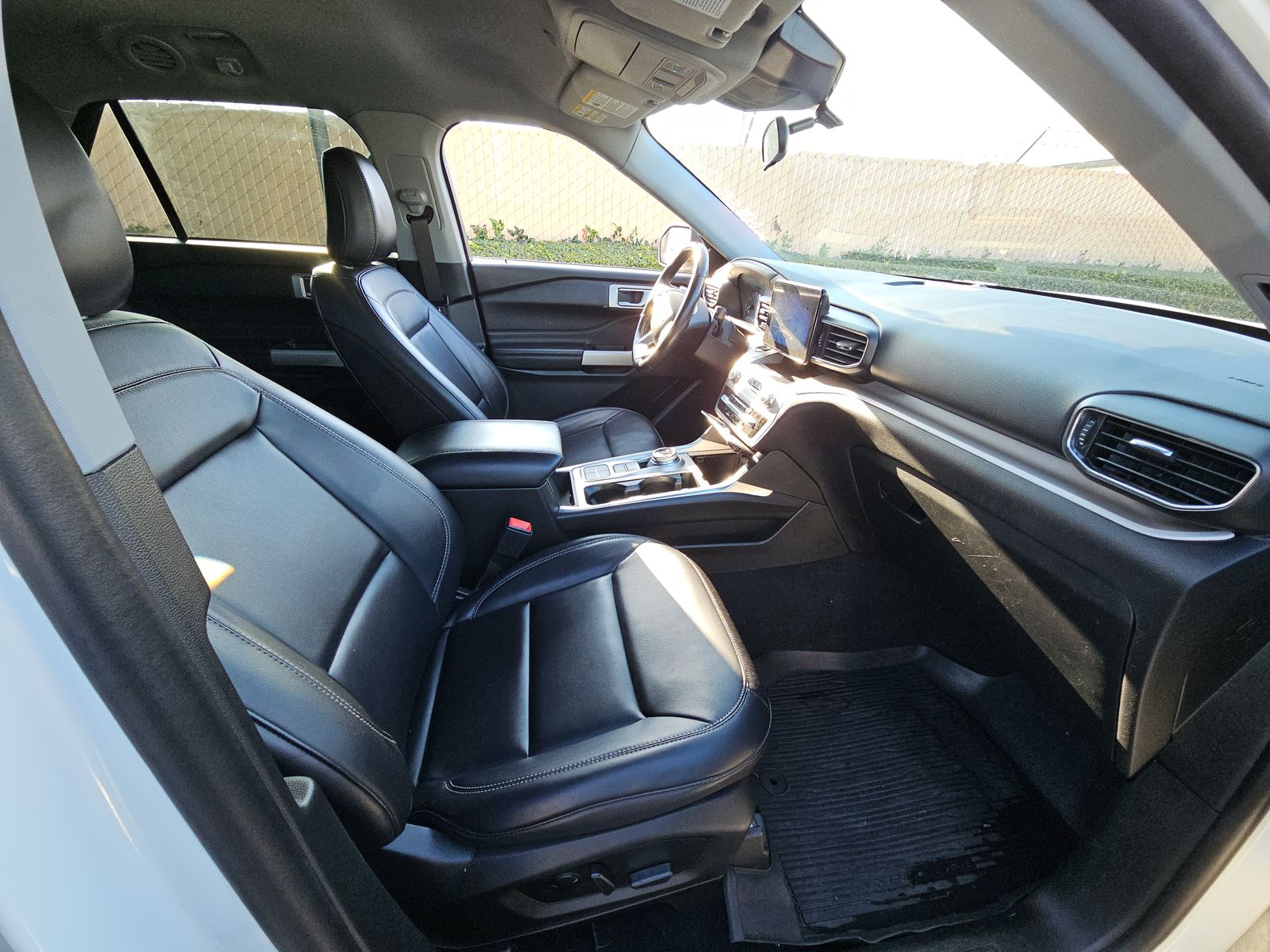 2023 Ford Explorer XLT RWD