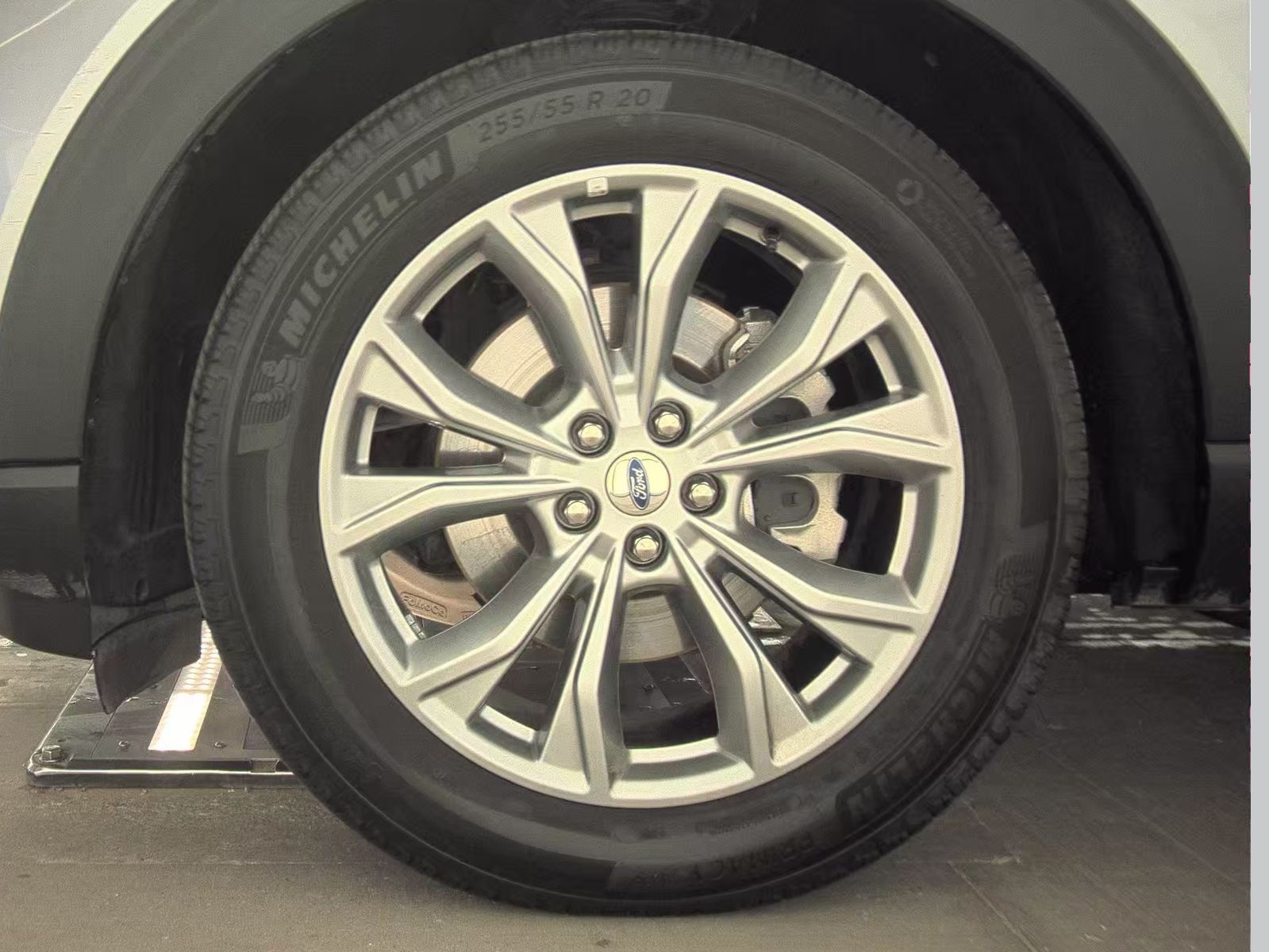 2023 Ford Explorer XLT RWD