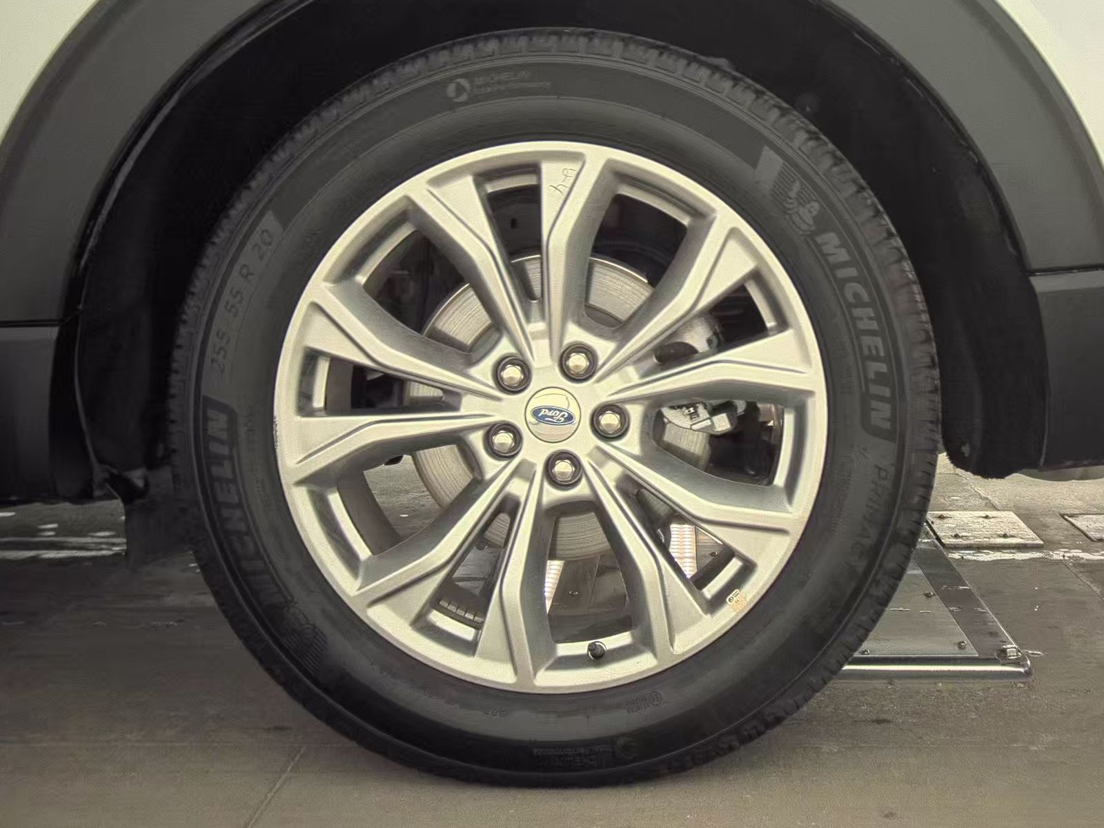 2023 Ford Explorer XLT RWD