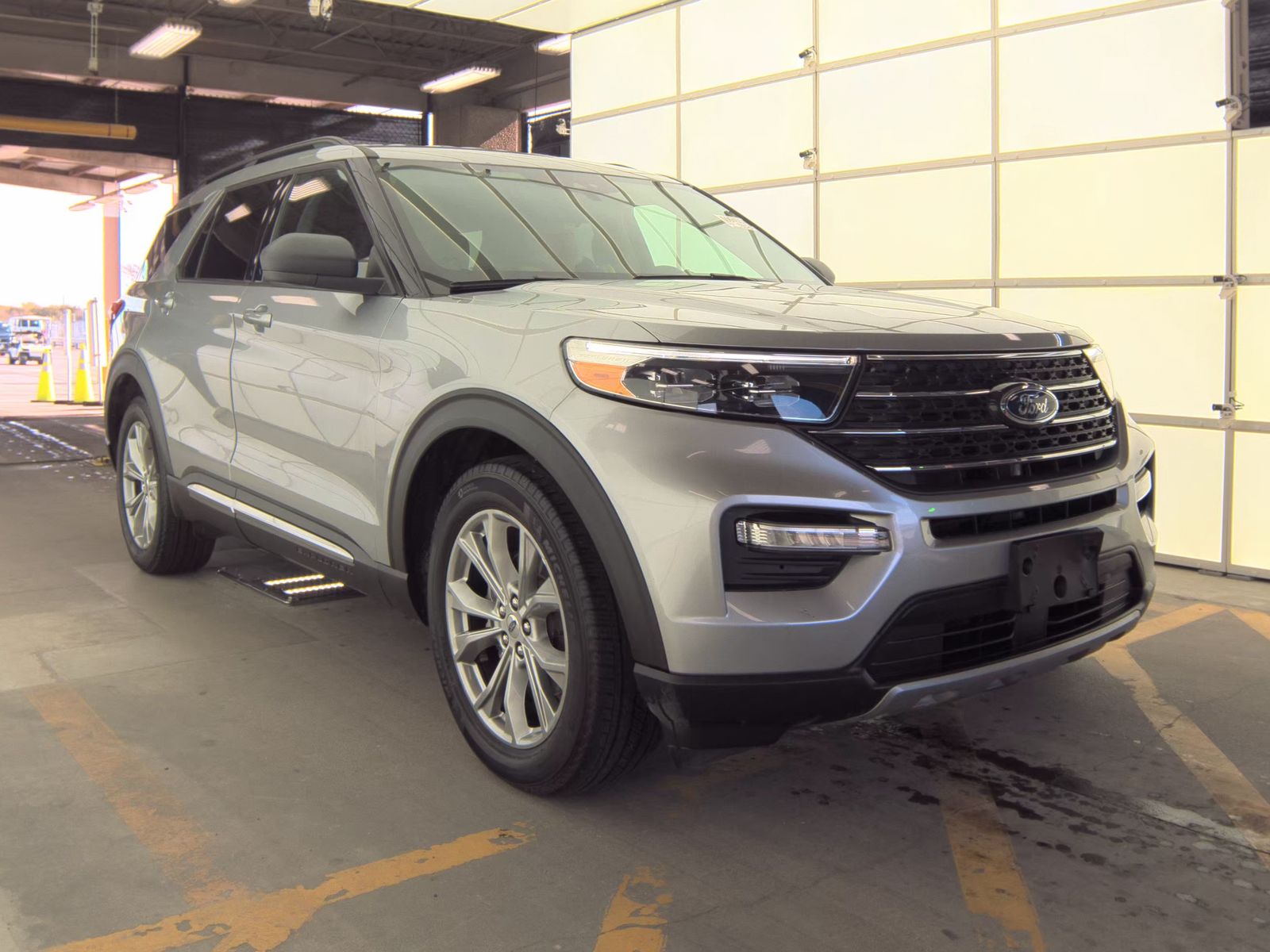 2023 Ford Explorer XLT RWD