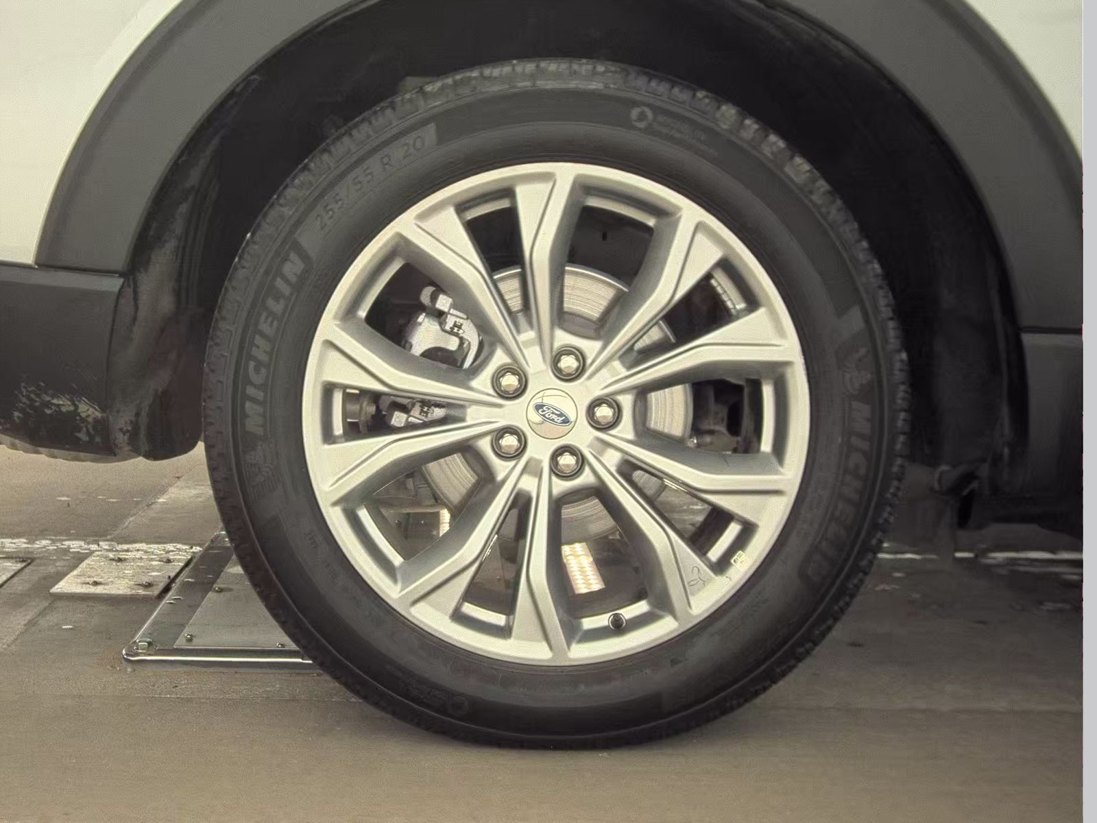 2023 Ford Explorer XLT RWD