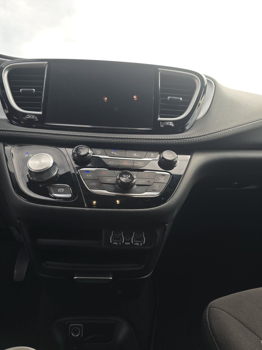 2024 Chrysler Pacifica Touring FWD