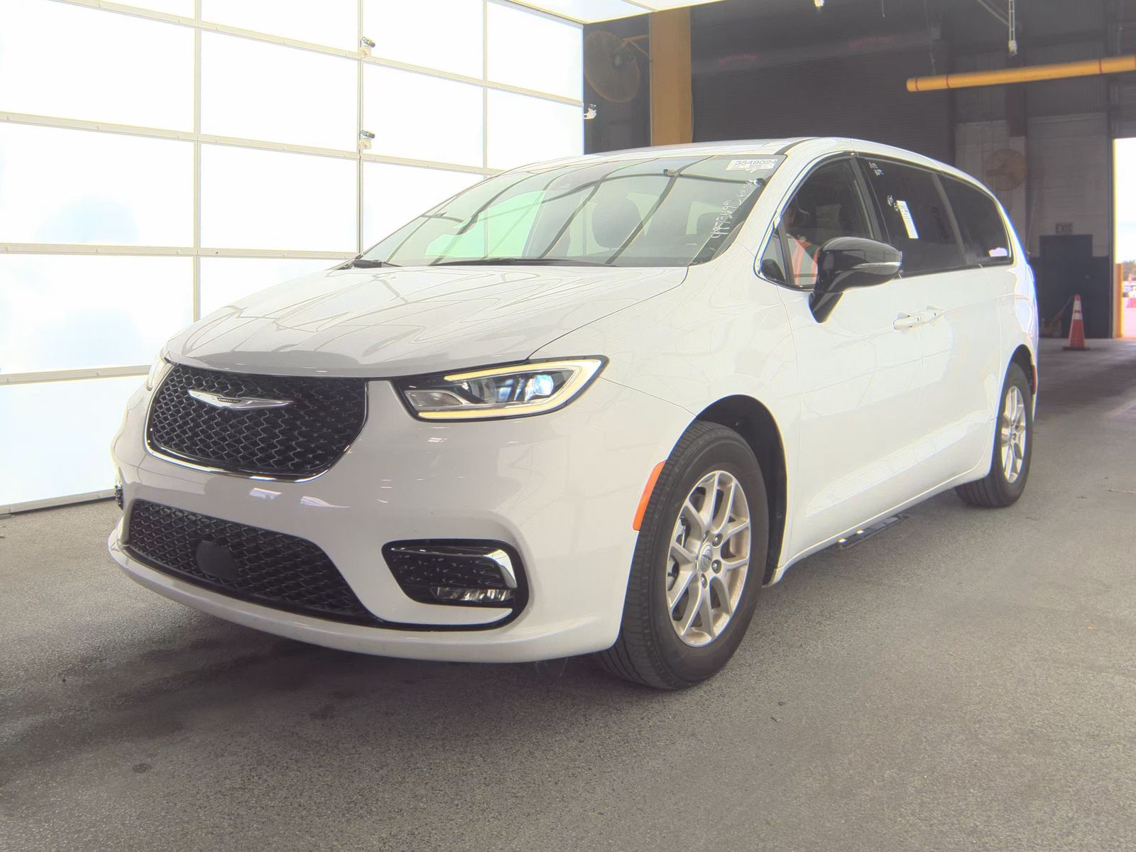 2024 Chrysler Pacifica Touring FWD