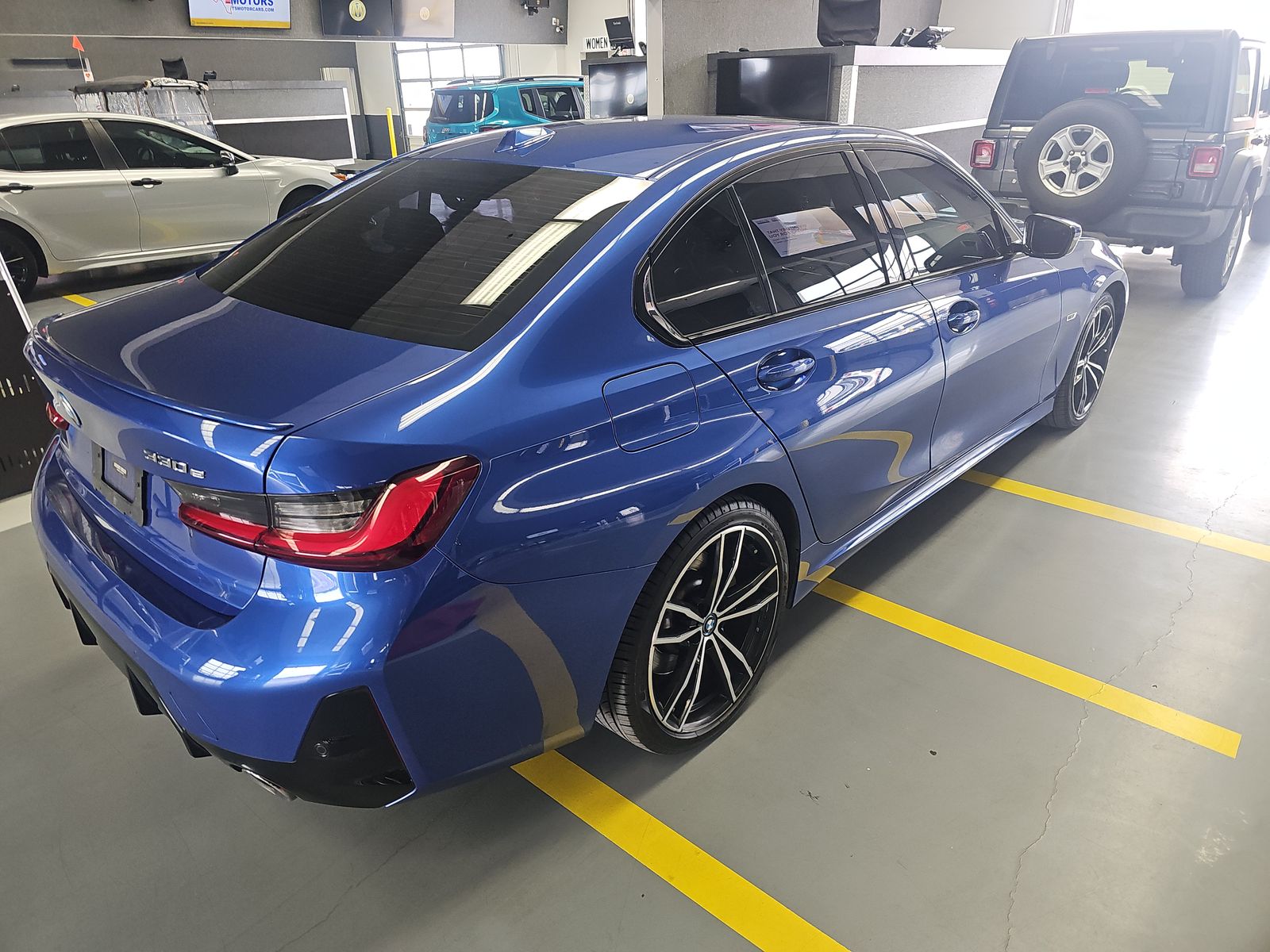 2023 BMW 3 Series 330e RWD