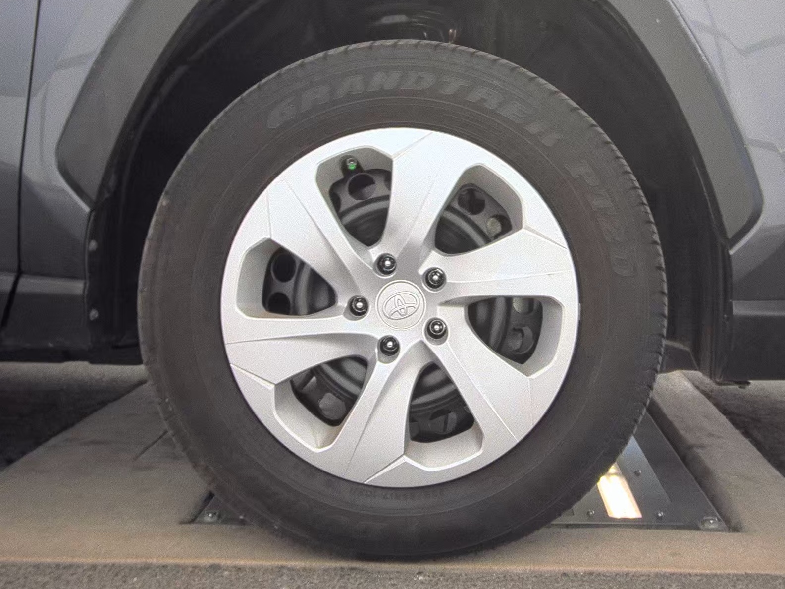 2024 Toyota RAV4 LE FWD