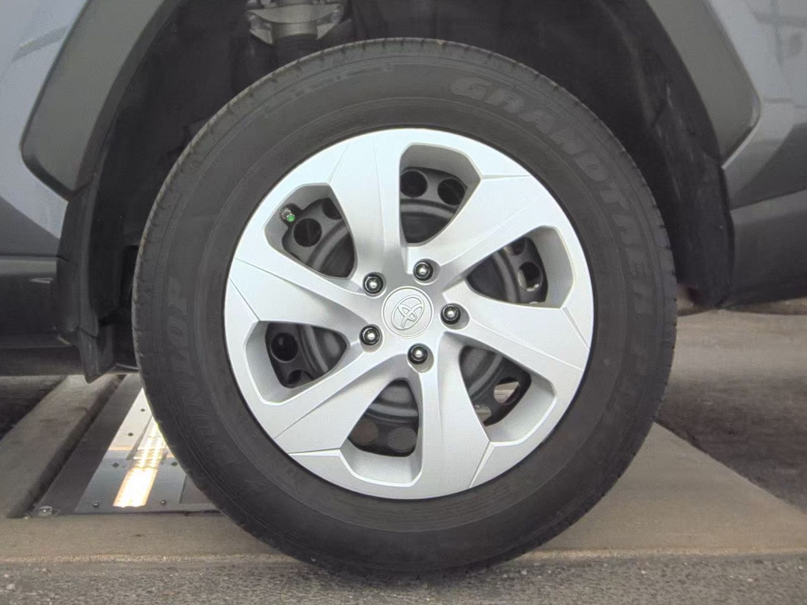 2024 Toyota RAV4 LE FWD