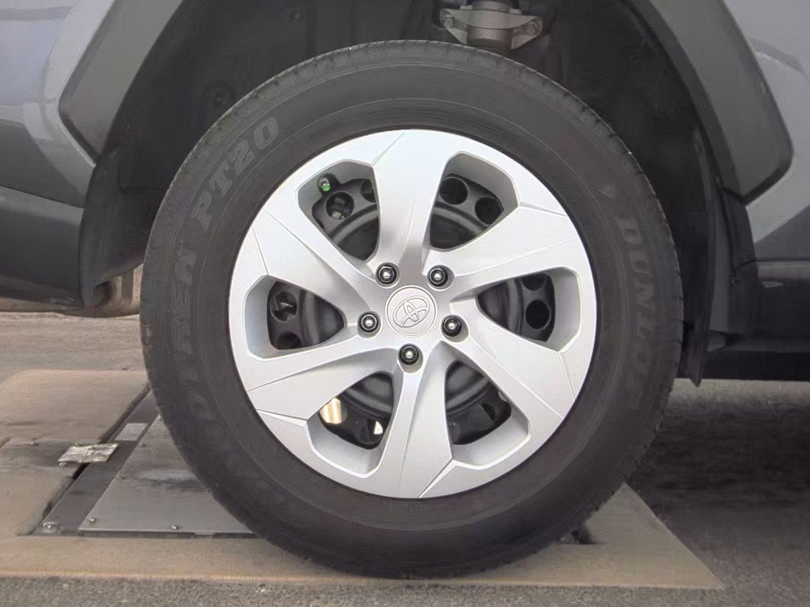 2024 Toyota RAV4 LE FWD