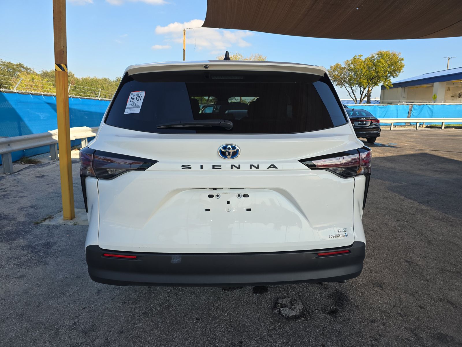 2024 Toyota Sienna LE FWD