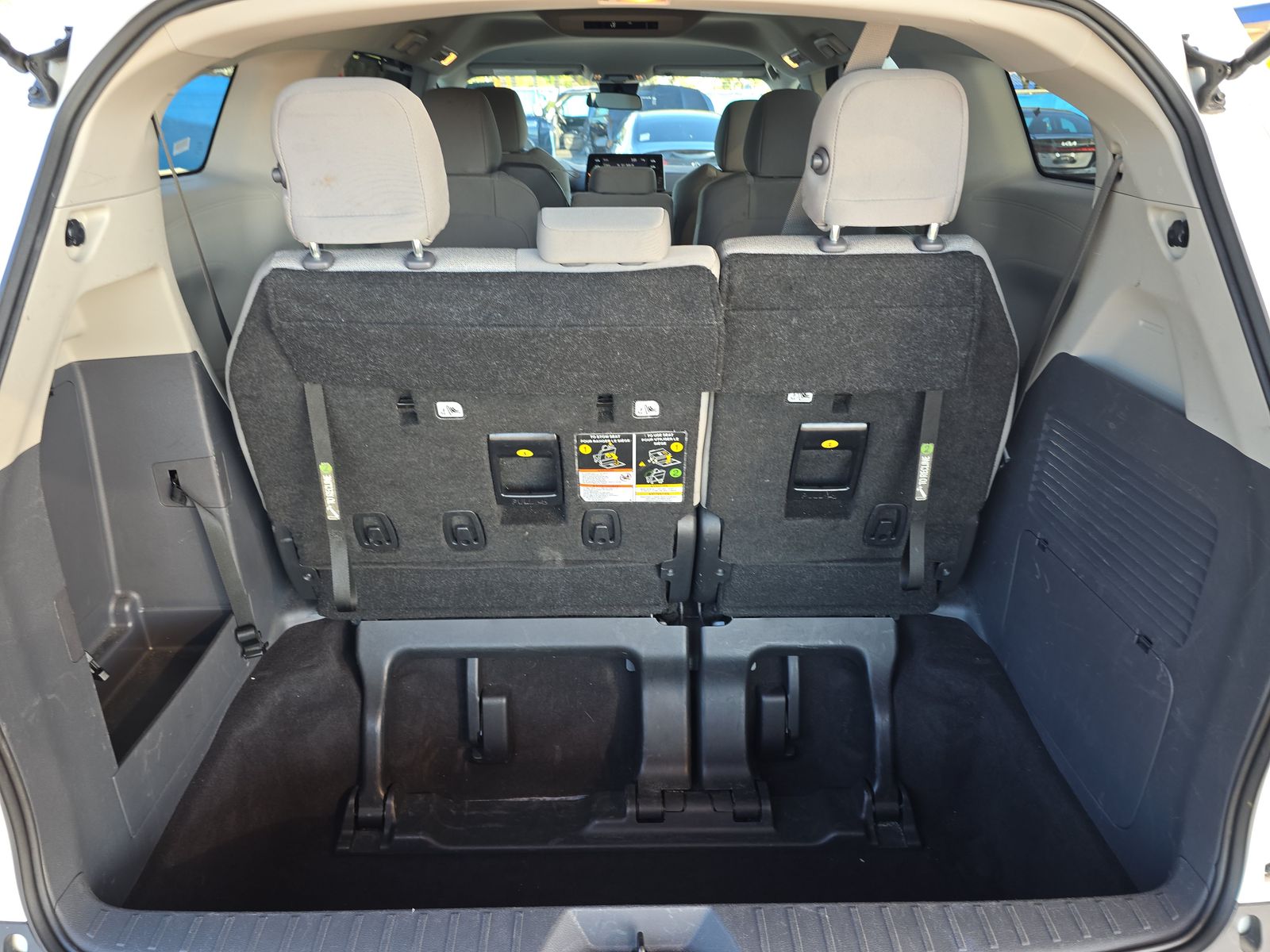 2024 Toyota Sienna LE FWD