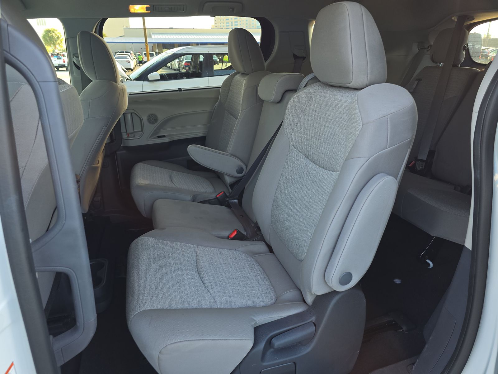 2024 Toyota Sienna LE FWD