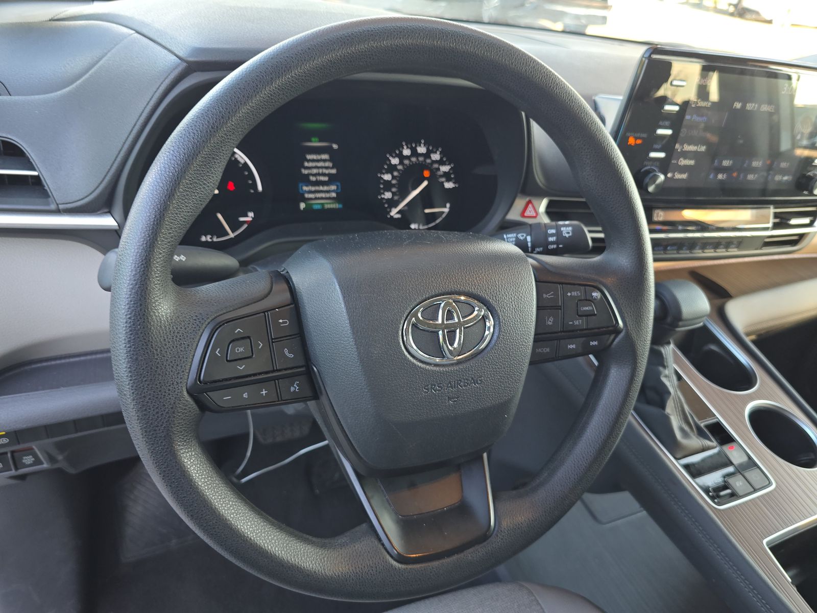 2024 Toyota Sienna LE FWD