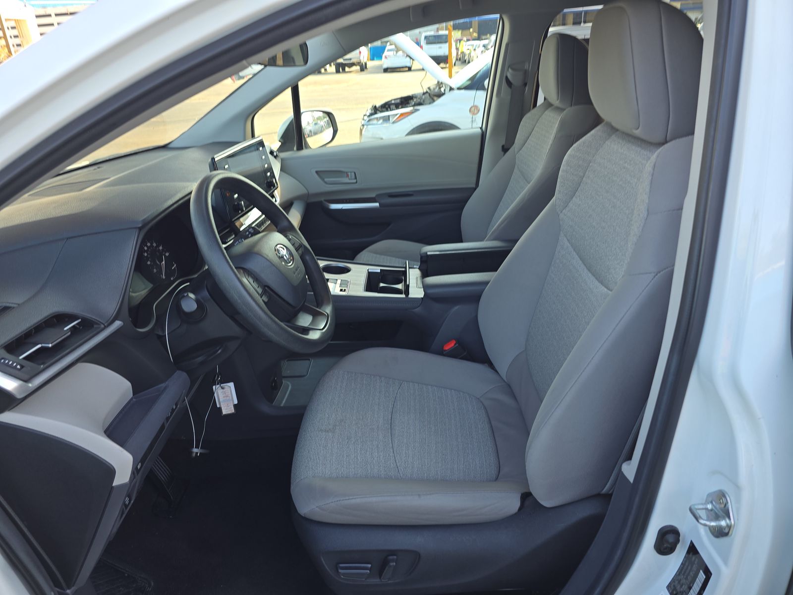 2024 Toyota Sienna LE FWD