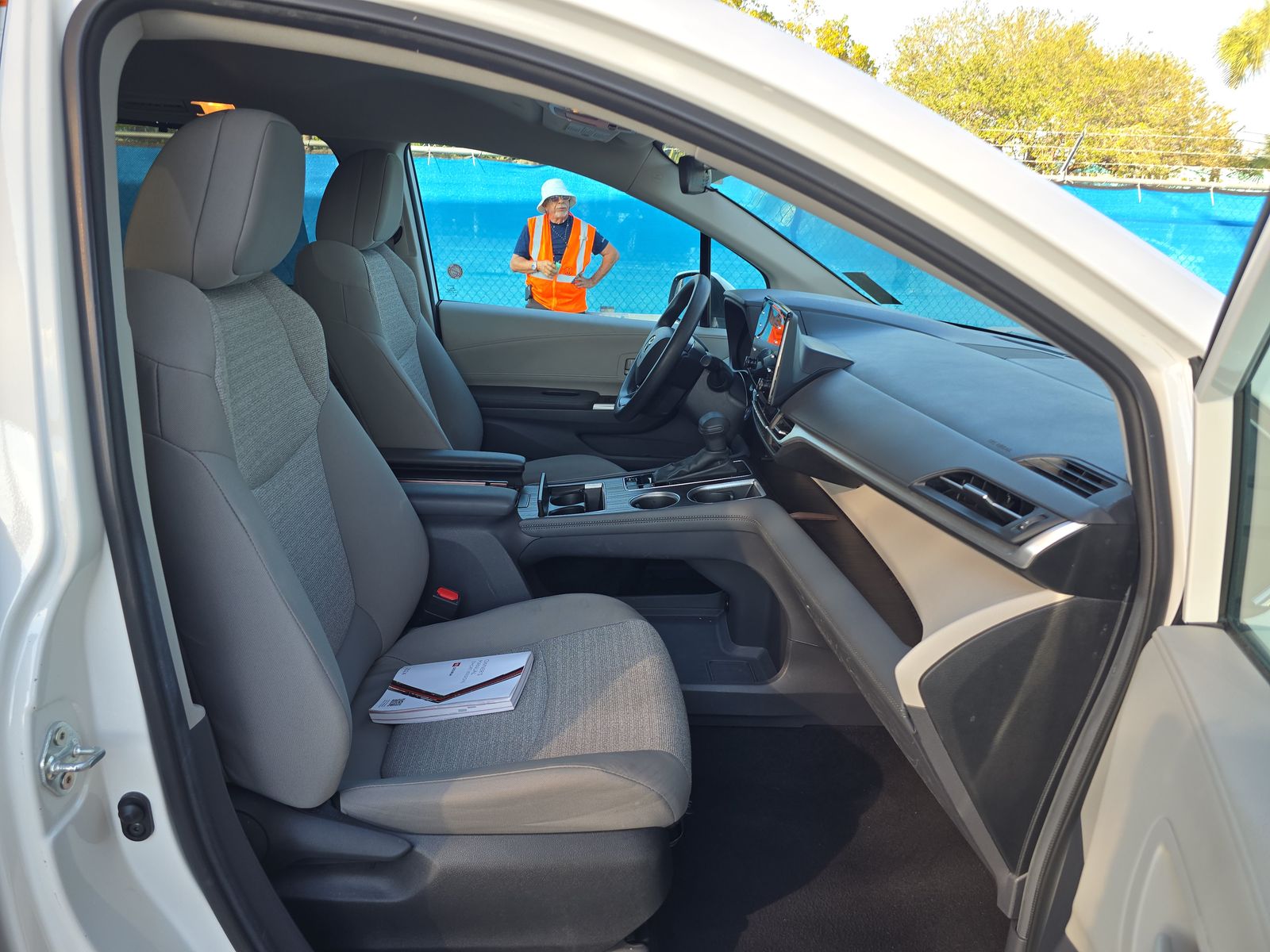 2024 Toyota Sienna LE FWD