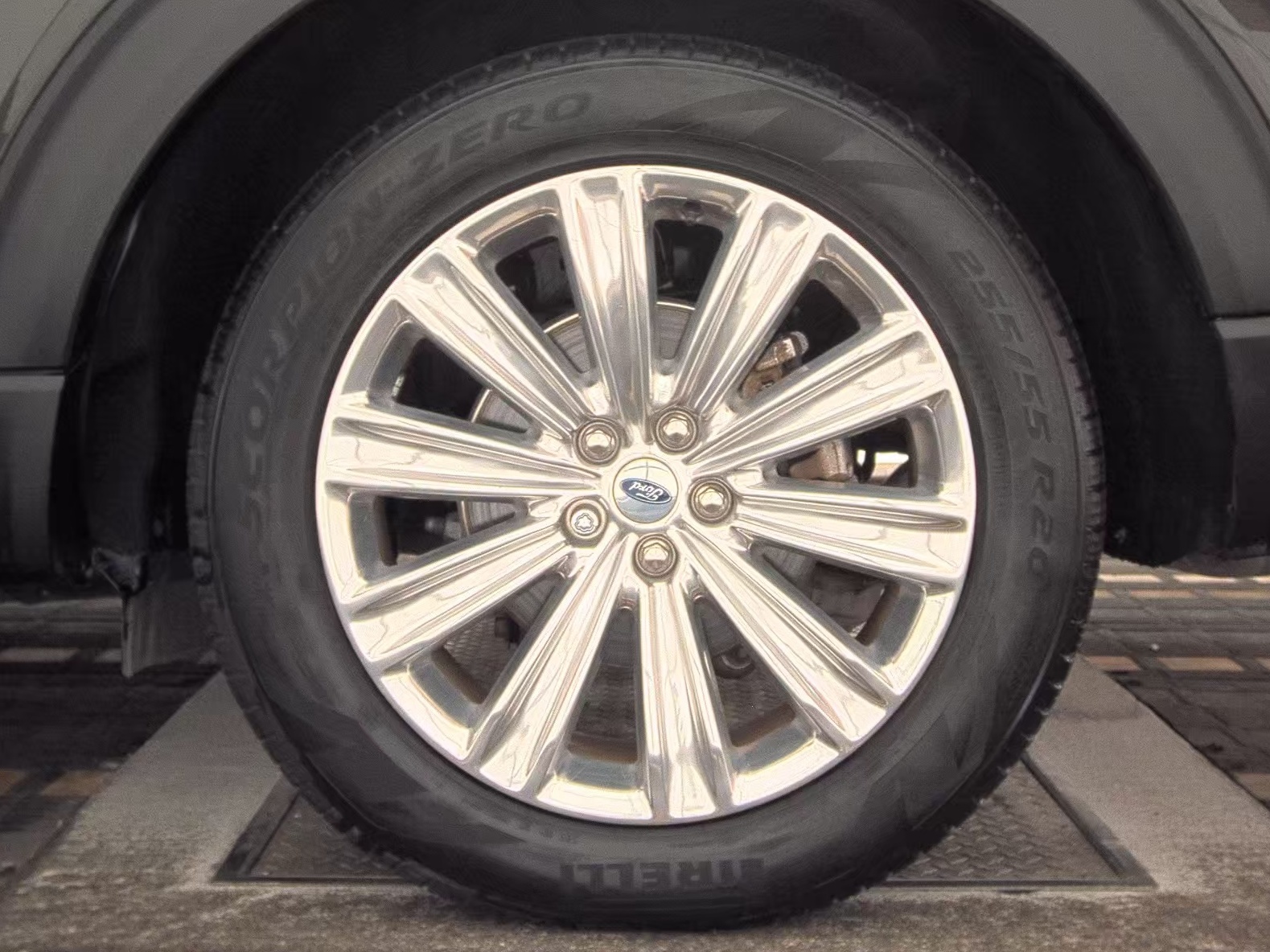 2022 Ford Explorer Limited FWD