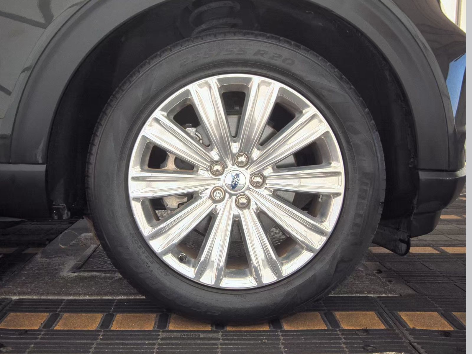 2022 Ford Explorer Limited FWD