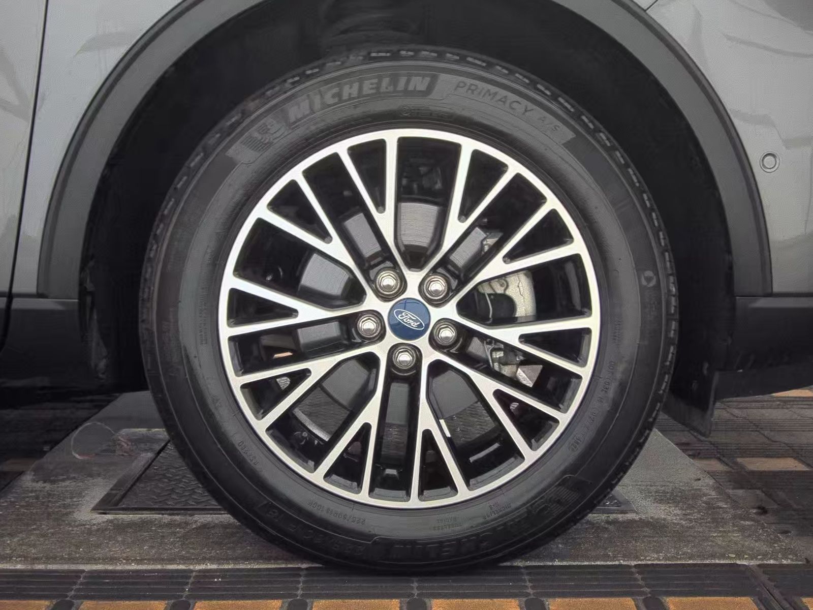 2022 Ford Escape Plug-In Hybrid Titanium FWD